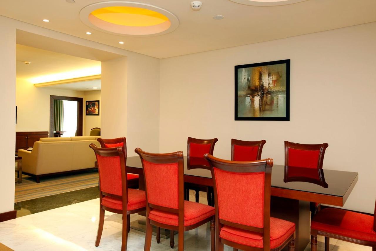 Holiday Inn Olaya By Ihg Riyadh Ngoại thất bức ảnh